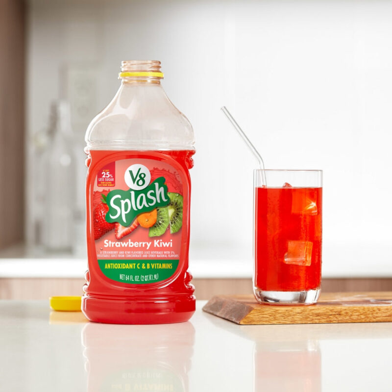 V8 Splash Strawberry Kiwi Flavored Juice Beverage, 64 Fl oz - Image 2
